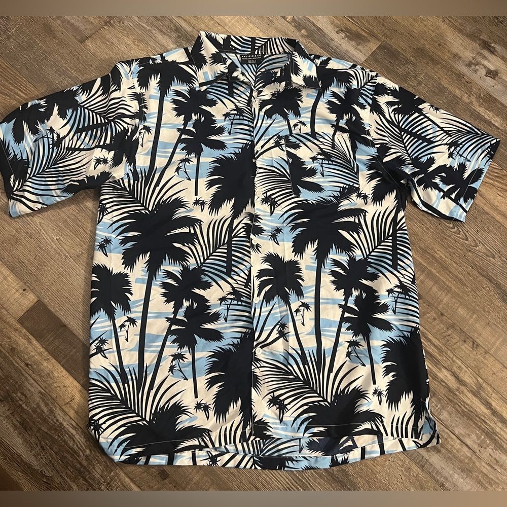 Men's Pacific & Co Hawaiian Shirt Size Medium -Short Sleeve